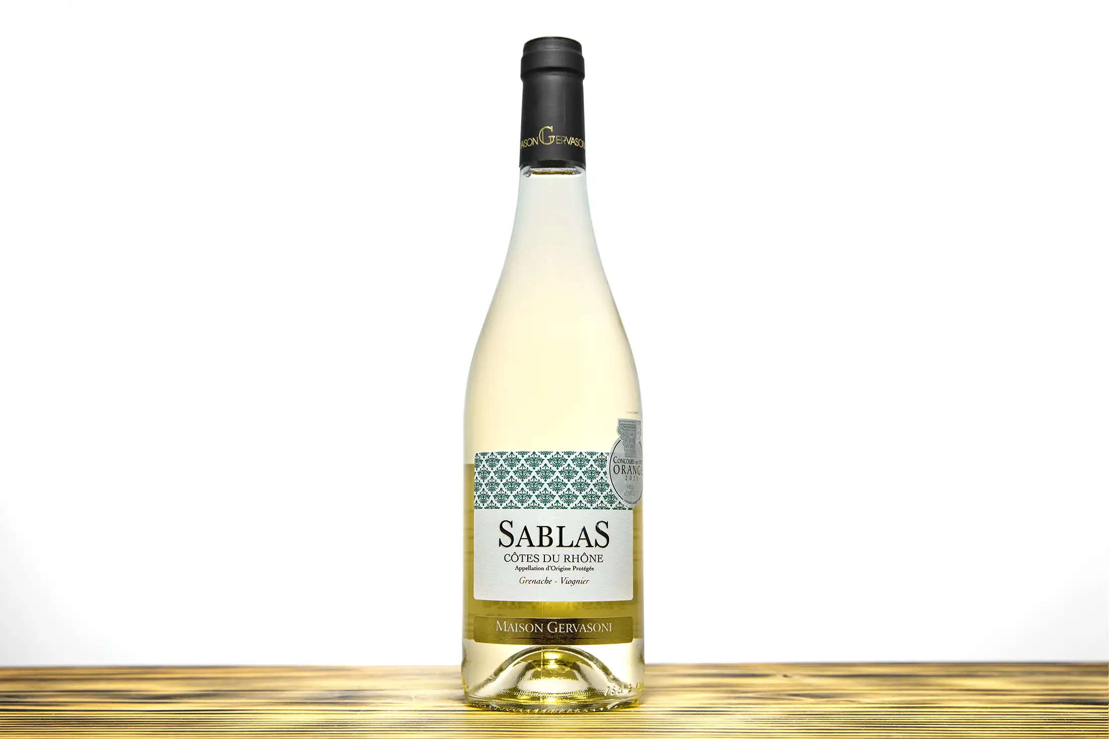 Belle photo d'une bouteille de vins blanc, avec une mise en valeur de l'étiquette